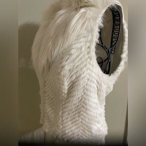 Guess Faux Fur Cream Colored Beautiful Fashion Forward Vest
